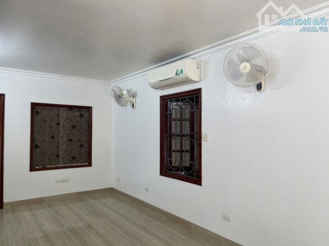 BÁN CĂN HỘ TẬP THỂ TẦNG 1 - THÀNH CÔNG - NGUYÊN HỒNG - DIỆN TÍCH 130M2 - MẶT TIỀN 7M - 4