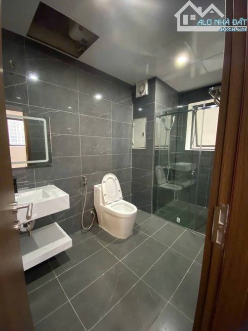 Bán căn hộ 3 ngủ, 2wc, tầng thấp phố Hoàng Quốc Việt, Quận Bắc Từ Liêm diện tích 97m2 - 4