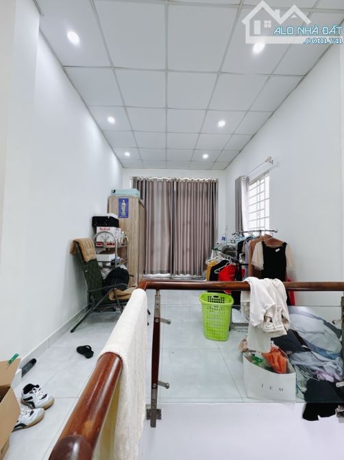 NHÀ 3 TẦNG HOÀNG DIỆU QUẬN 4- ĐƯỜNG 6M Ô TÔ TRONG- kẾ CẦU ÔNG LÃNH- SH- HC- 7.89T TL - 5
