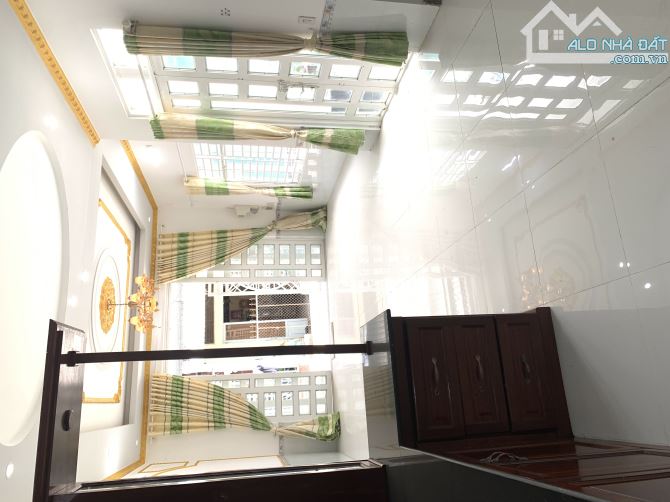 NHÀ LẦU GÓC 2 MẶT TIỀN - GIÁP Đ.SỐ 1 KHU CÁN BỘ ĐHCT - HẺM 11 NGUYỄN VĂN LINH - 5