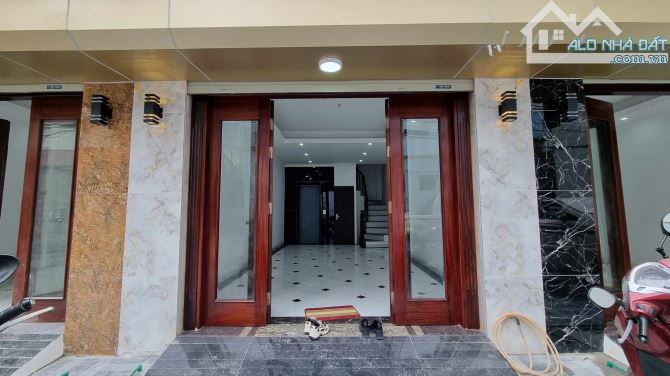 Bán nhà Phú Thượng, phía đường 40m, 48m2 MT 4.2m 7 tầng thang máy, Ô tô vào nhà, 10,2 tỷ - 5