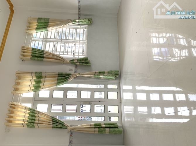 NHÀ LẦU GÓC 2 MẶT TIỀN - GIÁP Đ.SỐ 1 KHU CÁN BỘ ĐHCT - HẺM 11 NGUYỄN VĂN LINH - 6