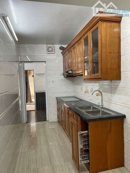 BÁN CĂN HỘ TẬP THỂ TẦNG 1 - THÀNH CÔNG - NGUYÊN HỒNG - DIỆN TÍCH 130M2 - MẶT TIỀN 7M - 6