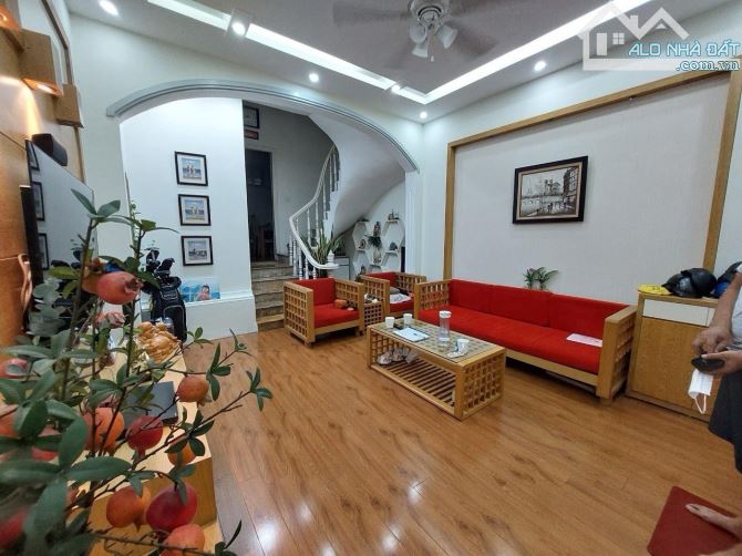 Bán Nhà Đê La Thành, Giảng Võ, Ba Đình, Gần Chợ Thành Công, Ngọc Khánh. 41m2. 14,7 Tỷ
