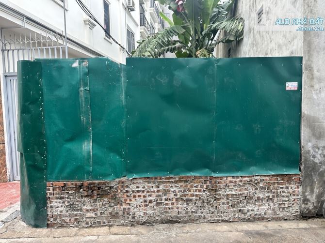 BÁN ĐẤT LÔ GÓC LÀNG TRẠM – Ô TÔ 7 CHỖ VÀO đất - 104m² - MT 4m - Giá :14,5 tỷ (~139tr/1m) - 1