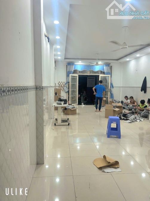 NHÀ 3 TẦNG ĐẸP NHƯ MỚI – TRUNG TÂM DĨ AN Chỉ 5 đồng – khách thiện chí còn thương lượng