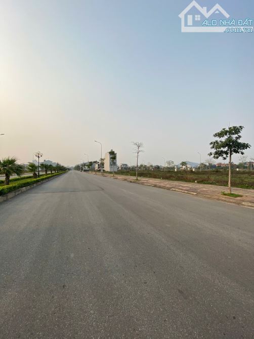 Cần bán lô đất đường 33m khu đô thị Nam Vĩnh Yên