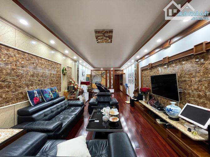 Nhà 4 tầng dân xây tuyến 2 Đỗ Nhuận 193 Văn Cao - 81m2 - Đường 12m