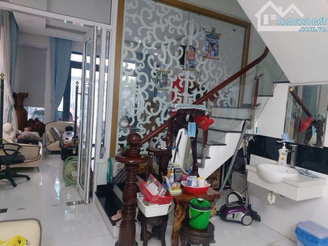 "BÁN BIỆT THỰ MINI - PHƯỚC LONG B, TP. THỦ ĐỨC .Diện tích: 145m² (Ngang 7m x Dài 21m). Giá