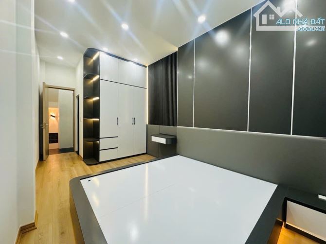 BÁN NHÀ SIÊU ĐẸP PHỐ HÀO NAM, GẦN GẦN PHỐ, 6 TẦNG THANG MÁY,ĐẸP NHƯ KS 5 SAO