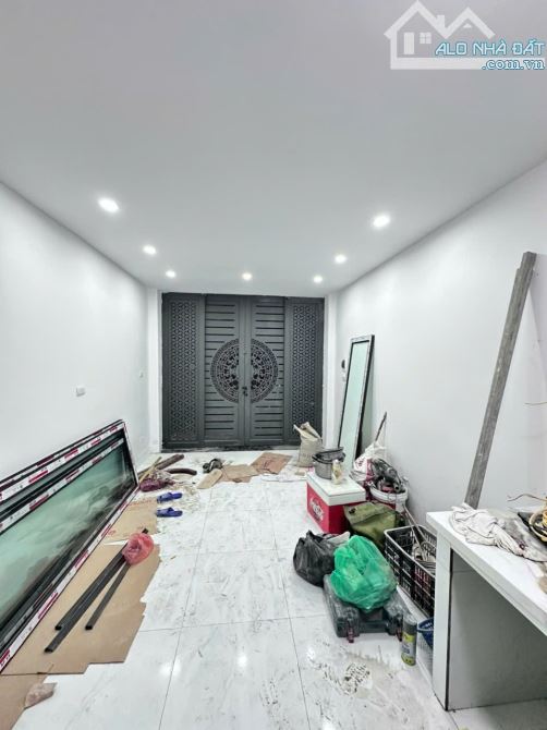 Nhà Đẹp 5 Tầng, Vị Trí Đắc Địa Hoàng Mai - Chỉ 6.2 Tỷ