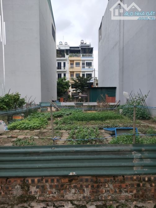 Bán  đất  Phạm Văn Đồng, 125m2, phân lô, ô tô, kinh doanh, nhỉnh 20 tỷ.