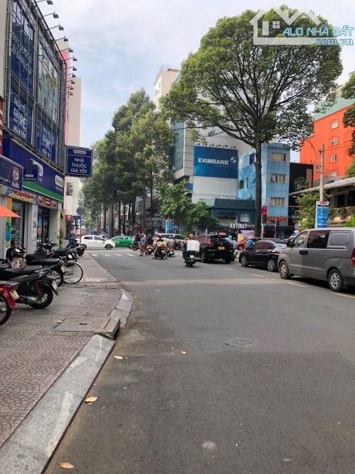 Bán khách sạn đang kinh doanh đường Bùi Thị Xuân. KC: Hầm - 10 tầng. Chỉ 88 tỷ