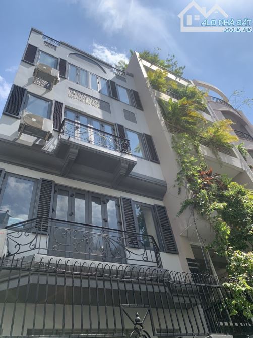 CC bán tòa nhà CHDV ngay Hoàng Hoa Thám 6,2x30m, Hầm 5 lầu thang máy, thu nhập 130tr/th,