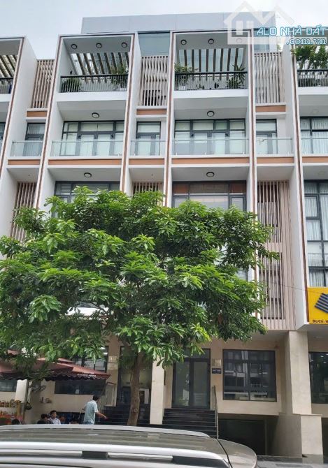 Nhà đường Hoàng Hoa Thám, P13, Tân Bình DT: 145m2. Ngang 7m x 22m. Xe hơi ngủ trong nhà