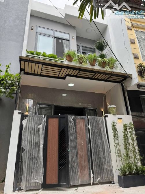 Thanh trì nhà sân vườn, ô tô đỗ cổng, gần trường chợ, 60m2