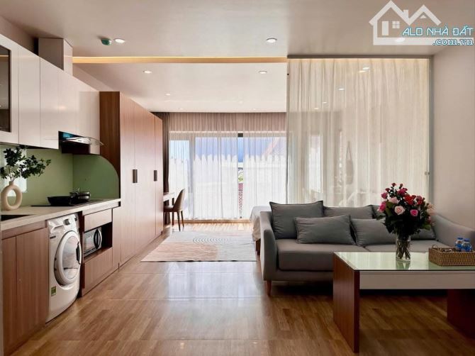 Bán tòa CHDV xây mới cạnh Đại học Hà Nội 7 tầng MT6.5m 21PKK nhỉnh 20 tỷ dòng tiền 100tr