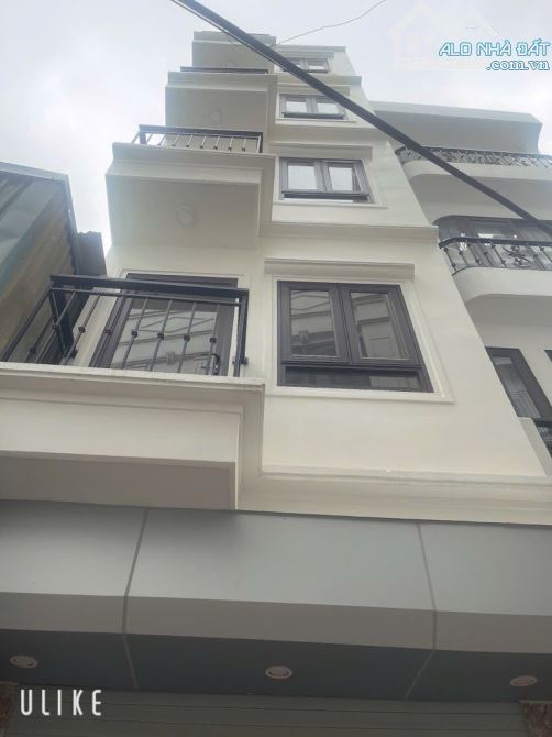 Bán nhà 32m2, 5.5 tầng, đẹp lung linh, không chung ngõ, Thạch Bàn, Long Biên