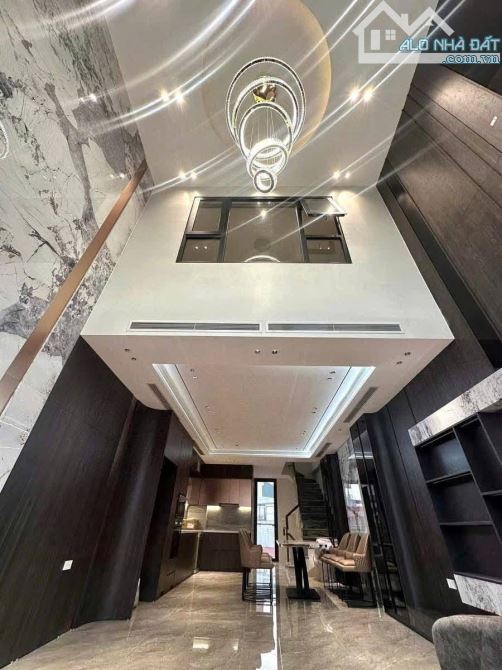 Bán nhà Đào Tấn, DT 35m2 x 6T, MT 5.2m, ngõ nông, thang máy, tiện ích tràn ngập, 8 tỷ 5