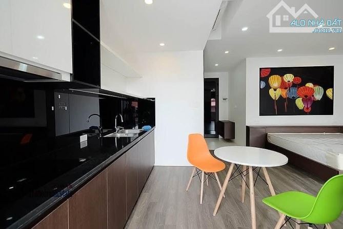 Bán nhà cạnh trường Kinh Tế Quốc Dân, ngõ ô tô, sẵn dòng tiền, Dt 46m, mtien 5.6m.