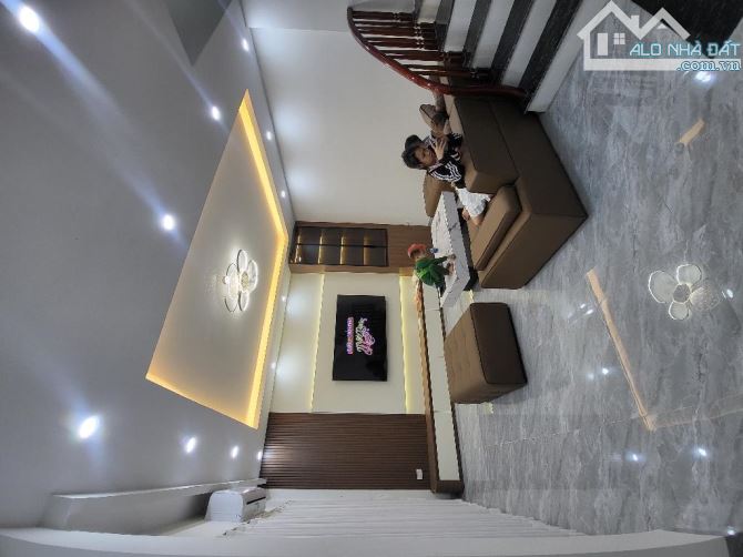 Bán nhà Trương Định, 41m2 5T, nhà mới hiện đại, dân chí cao, gần phố, ở sướng, lô góc, giá