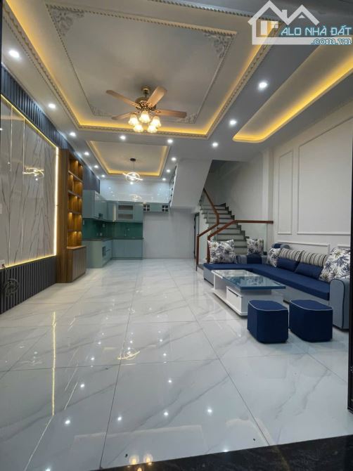 Bán nhà xây mới độc lập ngõ Đình Đông, gần bốt tròn. Diện tích 50m², mặt tiền 5m.