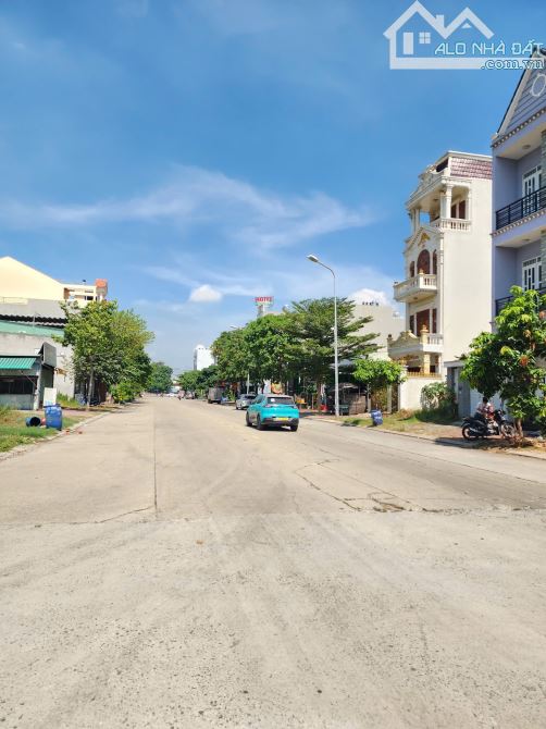 đất 90m2 4ty5TL  khu Vincom ngã tư 550, p.Dĩ An, Tp.Dĩ An