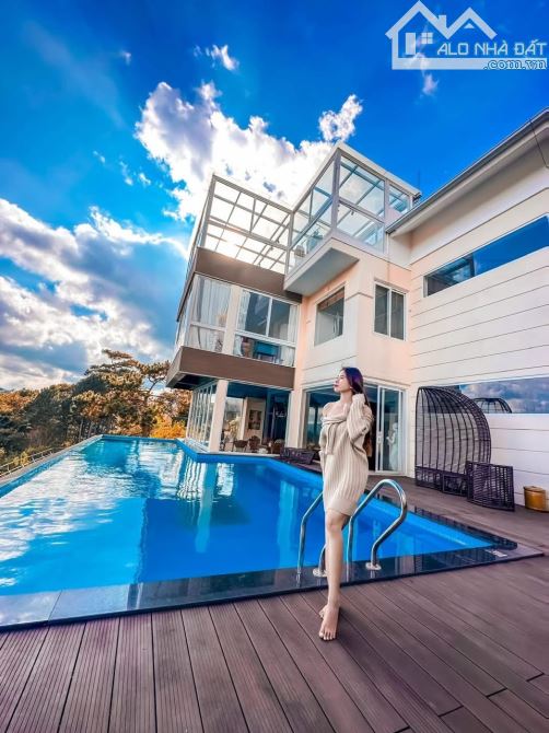 Bán VILLA hồ bơi view Rừng thông SIÊU ĐẸP nằm trên cung đường đắt giá VIP trung tâm Đà Lạt