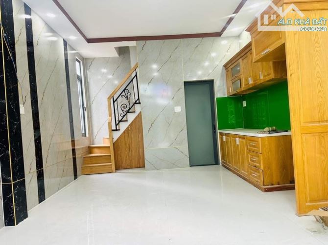 Bán nhanh giá rẻ Nhà HXT 6m thông đường âu cơ P 10 Tân Bình DT khủng 4.3x22 3 Tầng 8.9 Tỷ