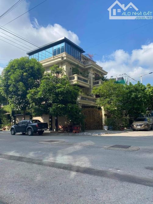Duy nhất Biệt thự khu đấu giá Việt Hưng, DT khủng 320m2 - MT 13m giá đầu tư rẻ hơn giá đất