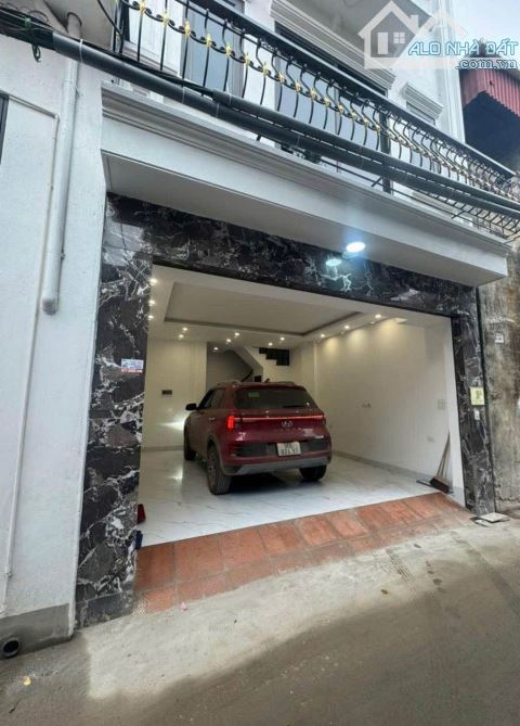 Bán nhà mặt ngõ Chùa Láng, Đống Đa, thiết kế 6 tầng thang máy, ô tô vào nhà. Giá 15.7 tỷ