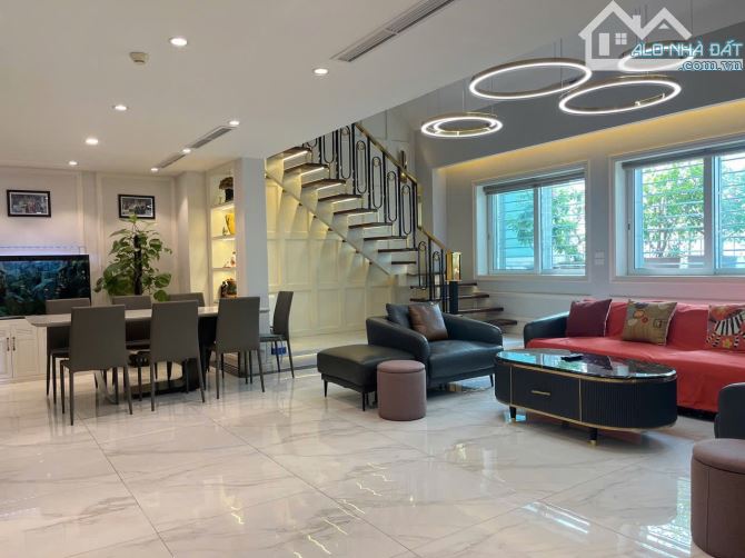 Bán Chung cư Citputra Duplex Tây hồ, dt 270m2 nội thất miễn chê, vào ở ngay