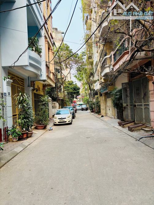 Bán nhà phân lô - Ô tô tránh phố Lạc Trung 66m 4 tầng giá 22.5 tỷ