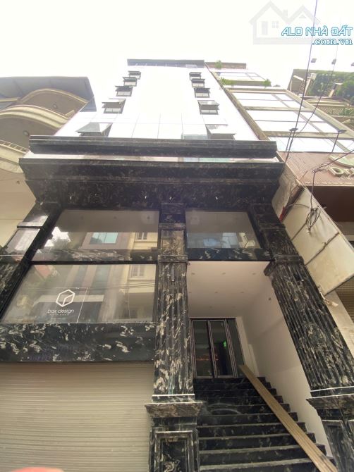 Bán gấp tòa nhà Apartment phố Linh Lang - Liễu Giai 120m2*8T*10m MT, DT 2 tỷ/năm