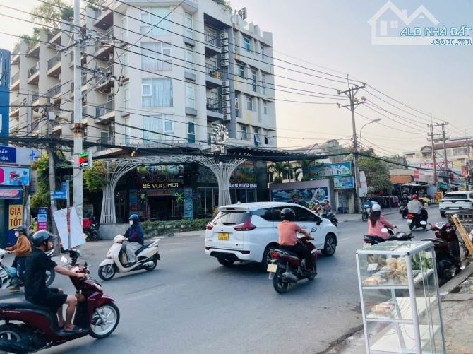 CHDV 3 Tầng, Dòng tiền 50tr/Tháng, 338m2 hẻm 2 xe hơi, cách Hoàng Hũu Nam chỉ 40m