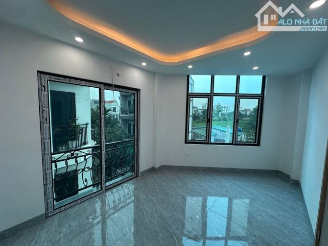 NHÀ ĐẸP GIANG BIÊN – Ô TÔ ĐỖ CỬA – 5 TẦNG