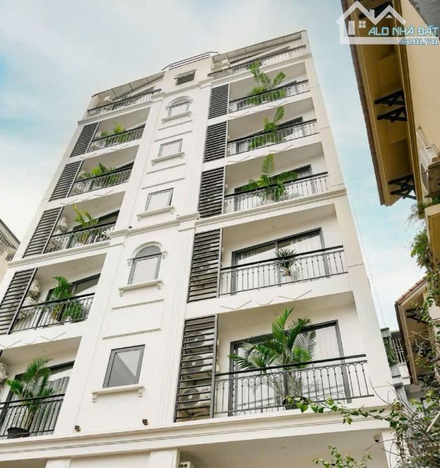 Bán Toà nhà Căn Hộ Dịch Vụ, sát mặt phố Linh Lang, mặt tiền rộng, 117m2, 8 tầng, giá 38 tỷ