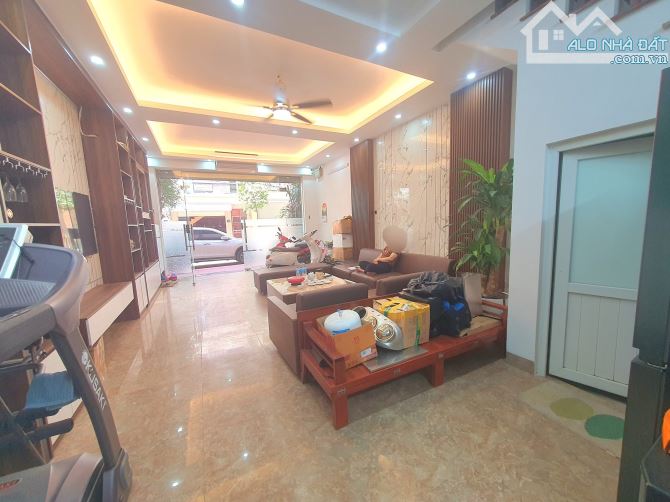 NHÀ 52M2*5T KIM ĐỒNG, NGÕ Ô TÔ TRÁNH, 5 PHÒNG NGỦ, 1 PHÒNG HÁT