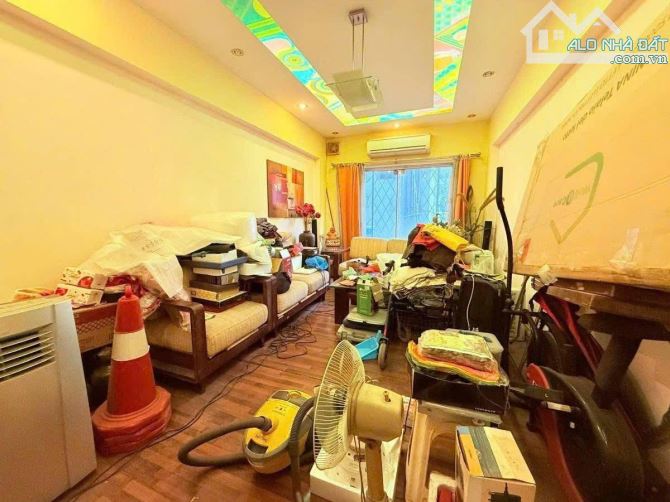 Bán nhà khu Phân Lô, Ô Tô đỗ Cửa, Hoàng Cầu, Ô Chợ Dừa, Gần Xã Đàn, Đống Đa. 81m2. 18 Tỷ