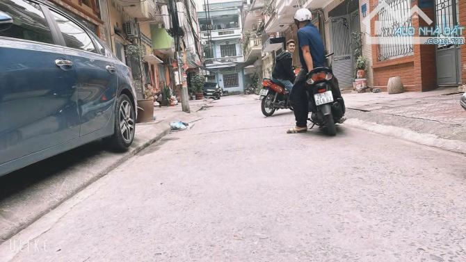 Bán gấp nhà phân lô phố Huỳnh Thúc Kháng, Gara ô tô, 11.95 tỷ
