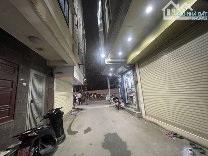 Bán nhà ngõ phố Trần Quốc Hoàn, Cầu Giấy, DTSD 41m2, 6T, MT gần 4m, ô tô vào nhà