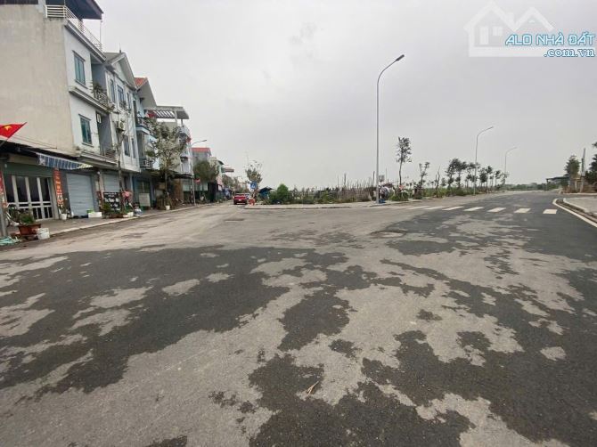 Hai mặt tiền 8m, cần bán đất Vân Hà Đông Anh, đường trước nhà 10m, gần khu đấu giá, 80tr/m