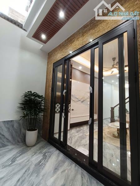 BÁN NHÀ ĐẸP ĐƯỜNG LÁNG, 45m, 4 tầng, 10.7 tỷ