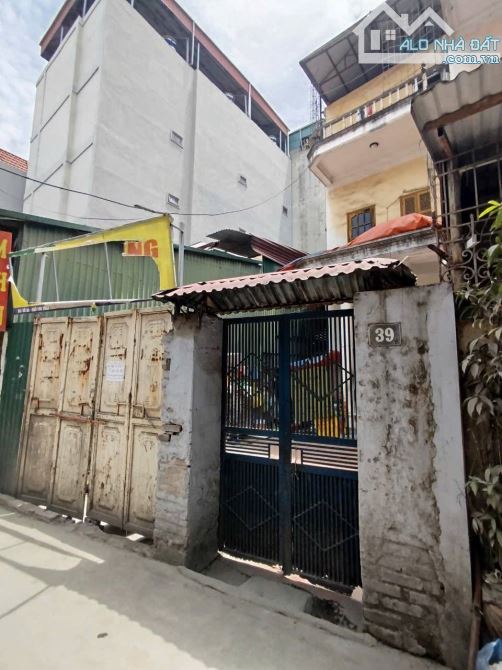 Bán nhà riêng Đường Láng, Đống Đa. 113 m2 x Mt 5,5m. Lô góc 2 thoáng ô tô xây CCMN, VP.