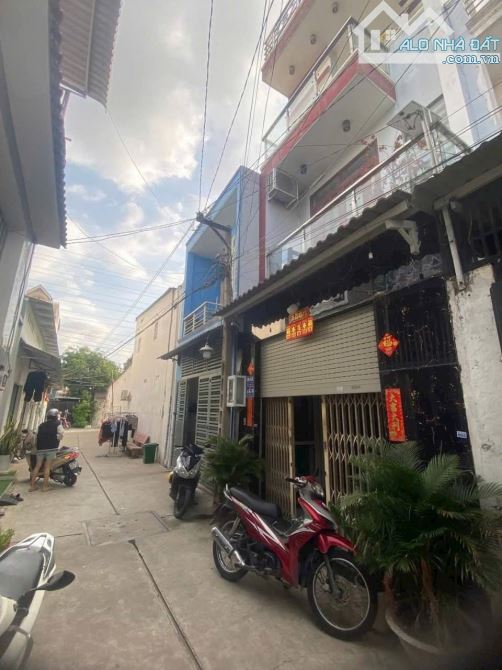 Nhà SHR 2 lầu hẻm 439 đường TTH21 P.Tân Thới Hiệp Quận 12 - 1