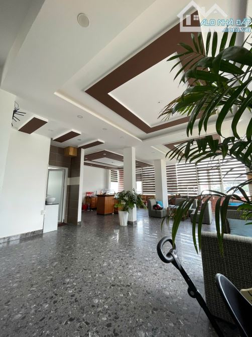 Khách sạn 5 tầng 25P gần Ngã 5 Đại học 450m2 chỉ 25 tỷ - 1