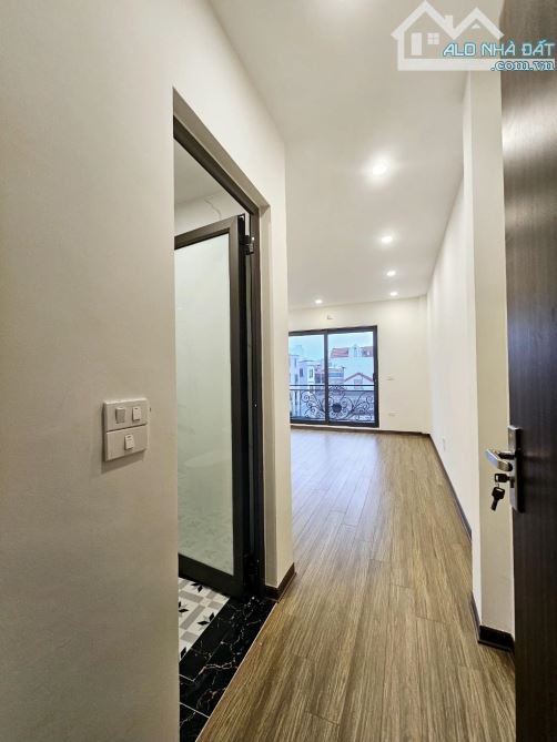 MAI PHÚC - PHÚC ĐỒNG - THANG MÁY - NHÀ 5 TẦNG MỚI - S: 75M2 - MT:4,1M - 8Đ3 - 1