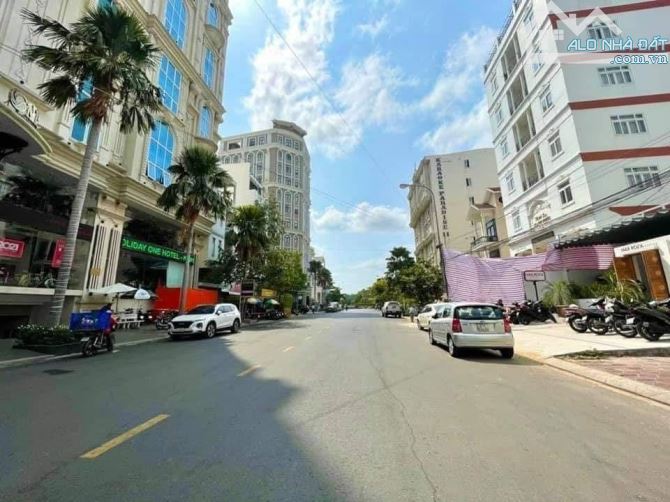 Bán nhà mặt tiền Phạm Ngọc Thạch 4 lầu sổ hồng hoàn công dt 4x21 vị trí đẹp giá tốt - 1