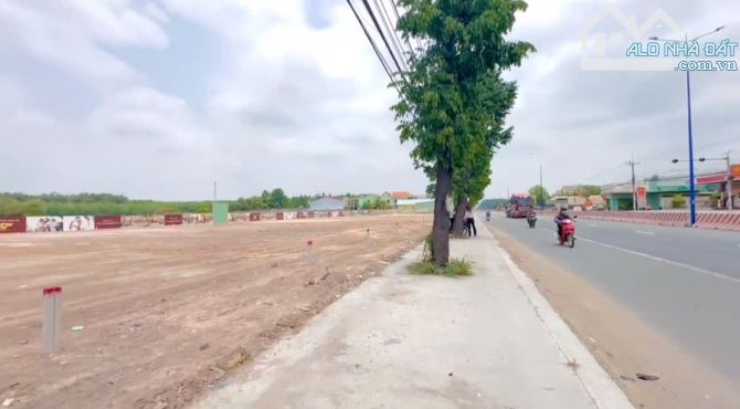 Bán lô mặt tiền Quốc lộ 13 Trung tâm Bàu Bàng kinh doanh tốt, 300m2 giá 13tr/m2. SHR - 1