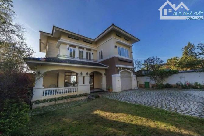Bán VILLA hồ bơi view Rừng thông SIÊU ĐẸP nằm trên cung đường đắt giá VIP trung tâm Đà Lạt - 1